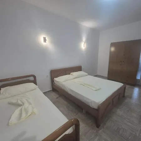 Crossroadshostel Hostel *